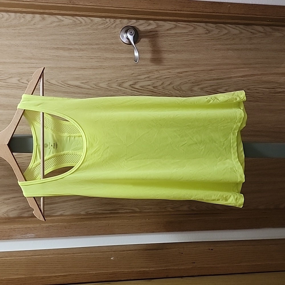 Women's athletic sleeveless tank top - size medium